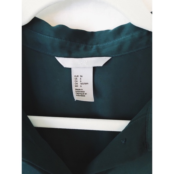 H&M Silky Green Blouse 🍃 - Picture 2 of 3